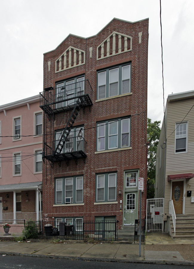 75 Neptune Ave in Jersey City, NJ - Building Photo - Building Photo