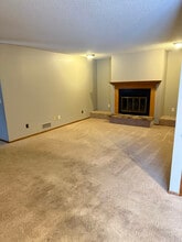 14913 Echo Way in Apple Valley, MN - Foto de edificio - Building Photo