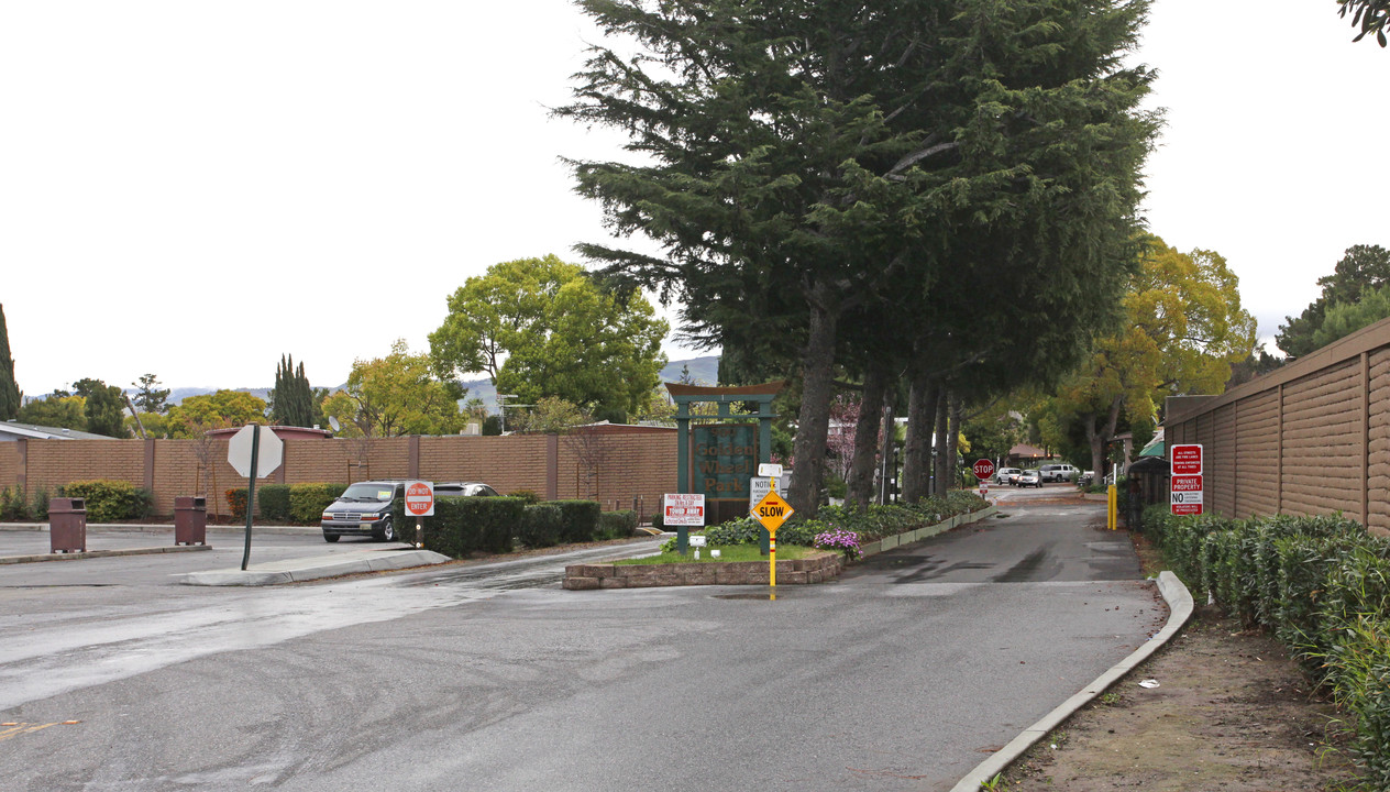 Golden Wheel park in San Jose, CA - Building Photo