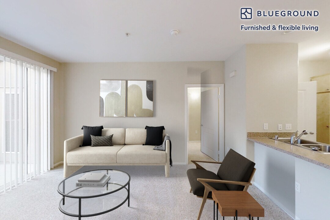 1571 Flynn Rd in Camarillo, CA - Building Photo