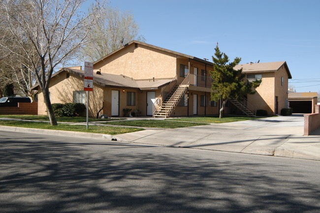 44751 N Fern Ave in Lancaster, CA - Building Photo - Building Photo