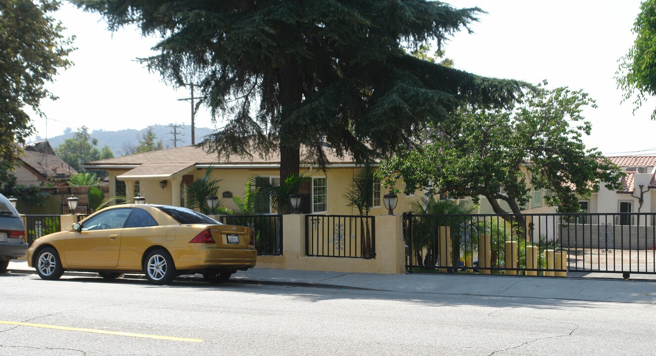 10311 Commerce Ave in Tujunga, CA - Building Photo