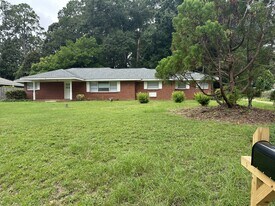 511 Pinehill Rd in Montgomery, AL - Building Photo
