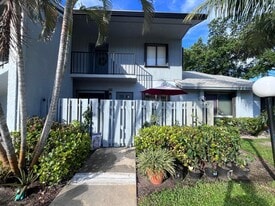2245 SW 22nd Ave in Delray Beach, FL - Building Photo