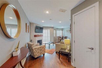 1010 Allen St in Dallas, TX - Foto de edificio - Building Photo