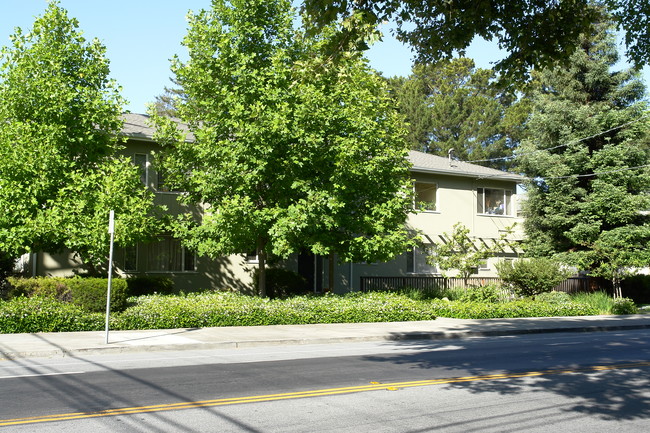 440 Ravenswood Ave in Menlo Park, CA - Building Photo - Building Photo