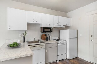 Zindorf Apartments in Seattle, WA - Building Photo