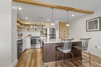 1004 Paradise Rd, Unit PH-H in Swampscott, MA - Building Photo - Building Photo