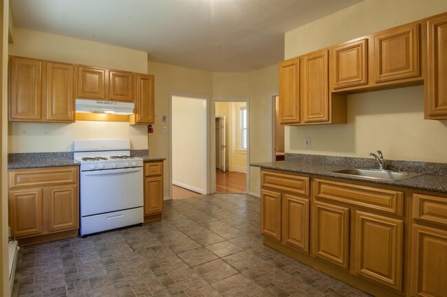 69 W 30th St in Bayonne, NJ - Building Photo - Building Photo