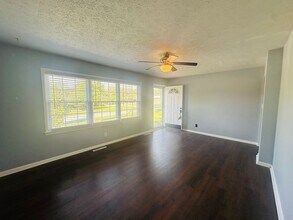 9312 Michael Edward Dr in Louisville, KY - Building Photo - Building Photo