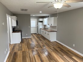 2158 Highland Lick Rd, Unit 2158 Highland Lick Rd in Russellville, KY - Building Photo