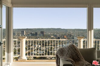 8527 Hedges Way in Los Angeles, CA - Building Photo - Building Photo