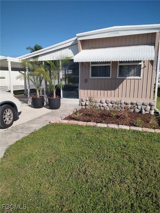 20711 Port Dr in Estero, FL - Building Photo