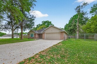 11655 Lakeview Manor Dr in Willis, TX - Building Photo - Building Photo