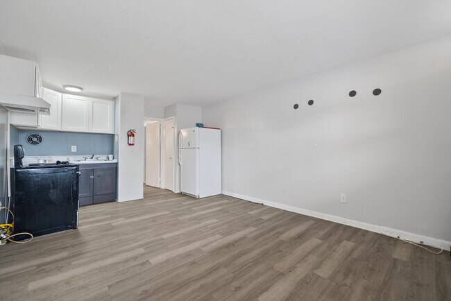 2020 Woodlynne Ave in Oaklyn, NJ - Building Photo - Building Photo