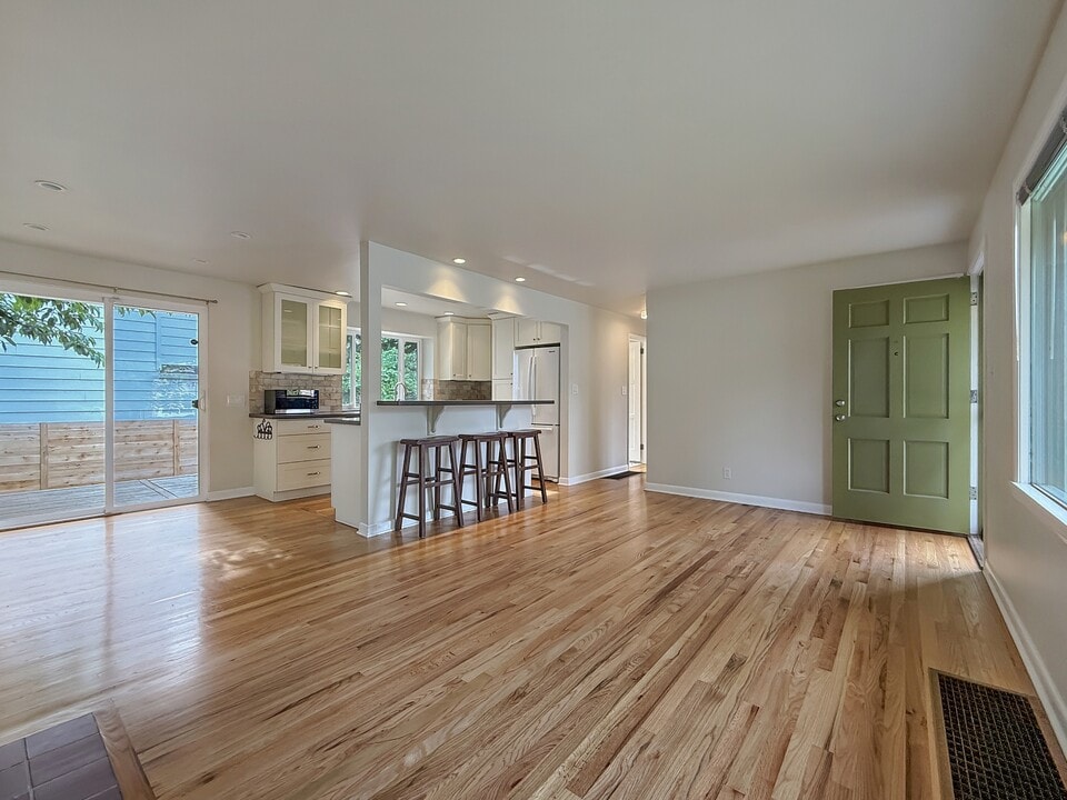 10715 Dayton Ave N in Seattle, WA - Building Photo