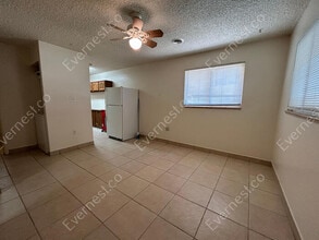 906 1/2 Carlisle Street in Colorado Springs, CO - Building Photo - Building Photo