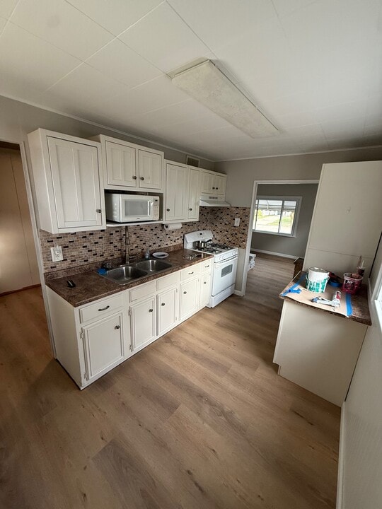 946 W 35th St in Erie, PA - Building Photo