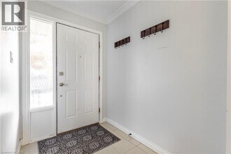 15 Gilcrest St in Hamilton, ON - Building Photo - Building Photo