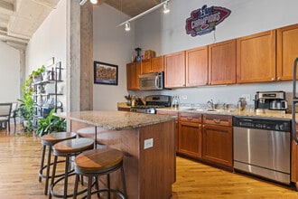 2107 Grand Blvd, Unit 1005 in Kansas City, MO - Building Photo - Building Photo