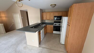 4200 Chesapeake Cir in Wolverine Lake, MI - Building Photo - Building Photo