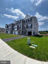 28 Barnes Wy in Gloucester Township, NJ - Building Photo