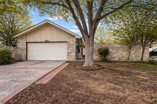 2416 Birkdale Ln in Kerrville, TX - Building Photo