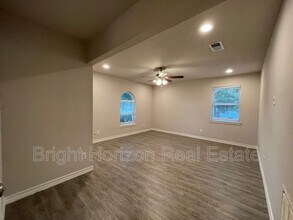 1017 Mullins St in Irving, TX - Building Photo - Building Photo