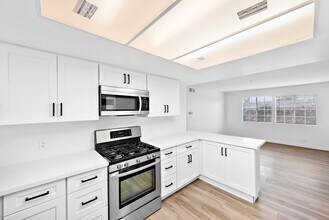 211 Avenida Miramar in San Clemente, CA - Building Photo - Building Photo