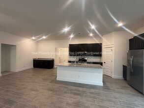 2031 Bluestem Dr in Centerton, AR - Foto de edificio - Building Photo