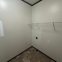 27 Crestwood Dr in Middletown, IN - Building Photo