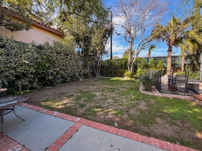 13459 Erwin St in Van Nuys, CA - Foto de edificio - Building Photo