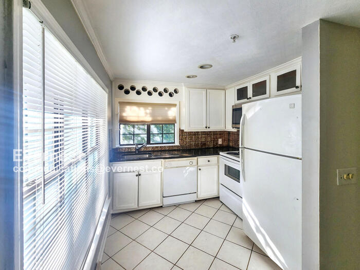 1050 Piedmont Ave NE in Atlanta, GA - Building Photo