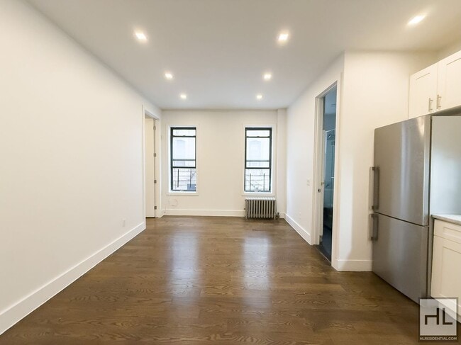 EASTERN PARKWAY / Spacious Crown Heights 1