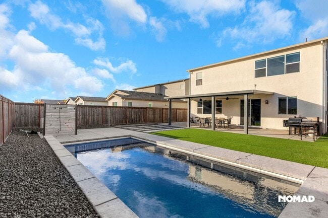 4535 Tiller Wy in Roseville, CA - Foto de edificio - Building Photo