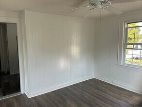 121 Pleasant St in Windsor, CT - Building Photo - Building Photo