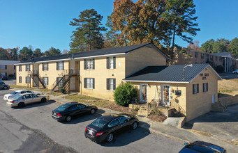 Pine Crest Apartments in Leeds, AL - Foto de edificio - Building Photo