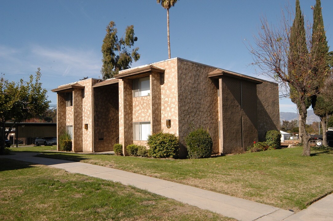 11120-11130 Poplar St in Loma Linda, CA - Foto de edificio