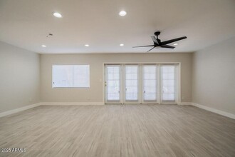 12414 N 41st Pl in Phoenix, AZ - Foto de edificio - Building Photo