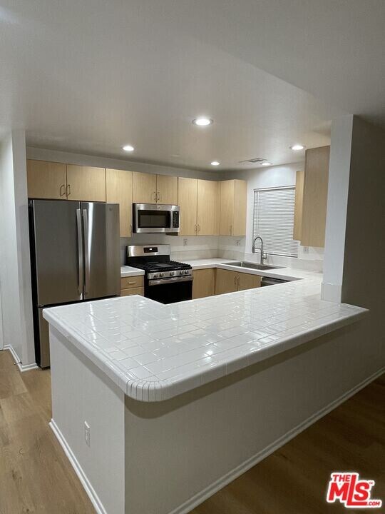 121 Cancion Way in Los Angeles, CA - Building Photo
