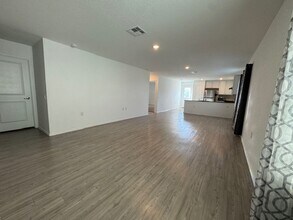 9127 Coronal Rings in San Antonio, TX - Foto de edificio - Building Photo