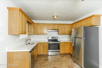 203 Pagoda Ct in Shepherdsville, KY - Building Photo - Building Photo