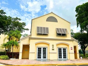 8353 Lake Dr, Unit 303 in Doral, FL - Building Photo - Building Photo