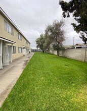 210 S Newhope St. in Santa Ana, CA - Building Photo - Building Photo