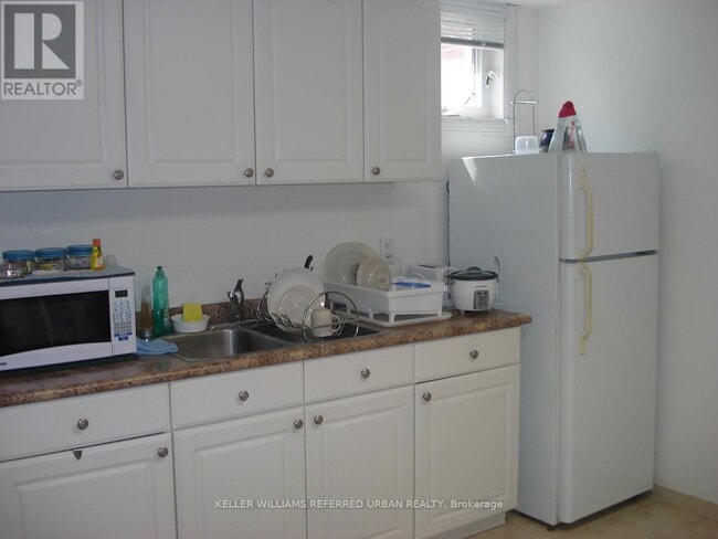 114 Kennard Ave in Toronto, ON - Building Photo - Building Photo