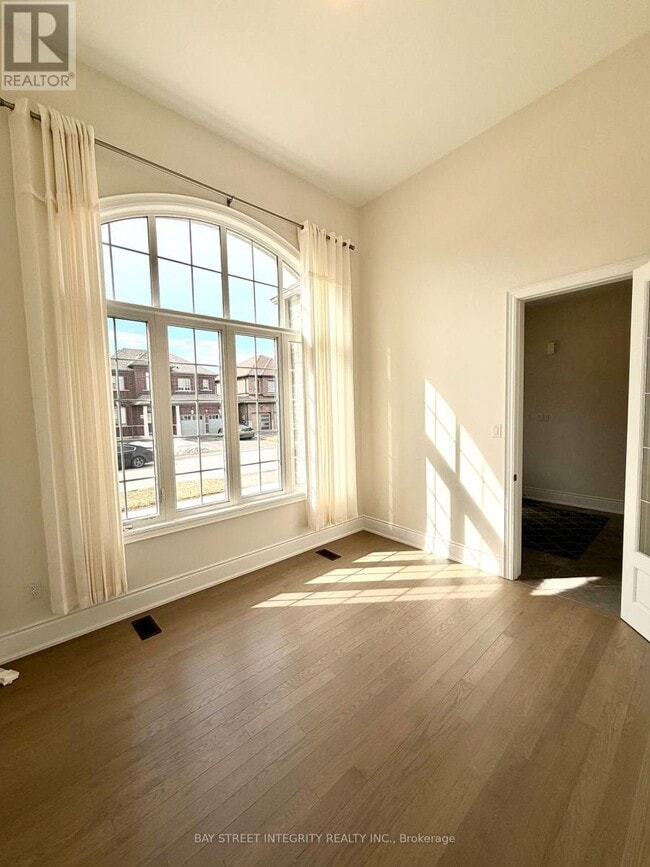 64 Bud Leggett Cres in Georgina, ON - Building Photo - Building Photo