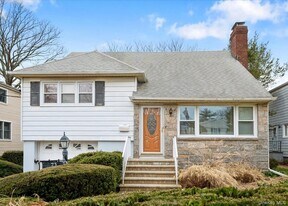 73 Ewart St in Scarsdale, NY - Building Photo