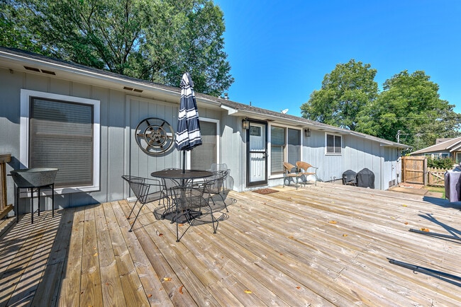 312 S Dogwood St in Siloam Springs, AR - Building Photo - Building Photo