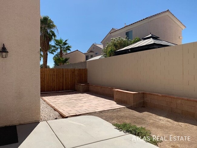 8865 Happy Stream Ave in Las Vegas, NV - Building Photo - Building Photo