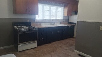 418 W 8th St in Erie, PA - Building Photo